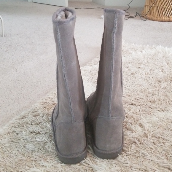 Suede Ugg-Style Boots - Picture 3 of 6
